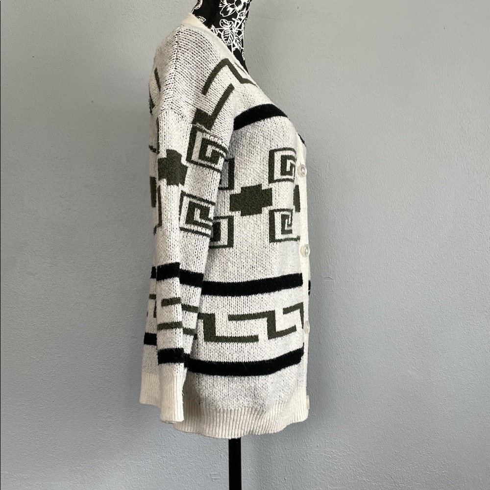 Hazel Moon Geometric Patterned Sweater in Black and Green - Picture 3 of 11